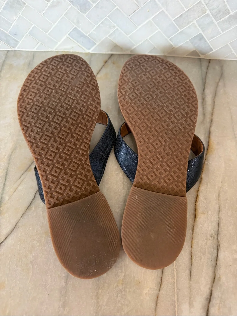 Tory Burch Navy Leather Thong Sandals with Gold Logo Size 5